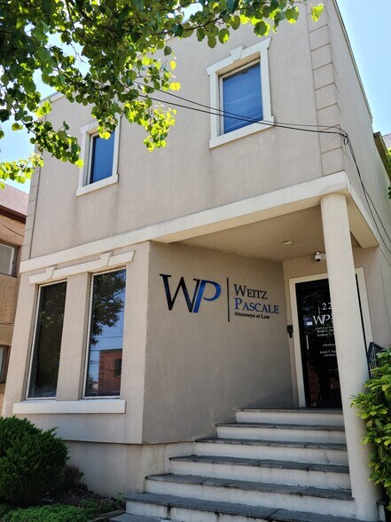 Primary Photo Of 221 Mineola Blvd, Mineola Office For Lease