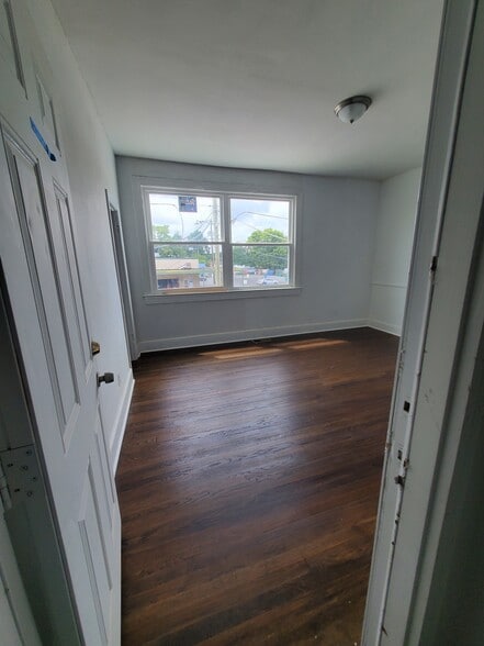 More Photos Of 4926 Marlboro Pike, Capitol Heights General Retail For Lease