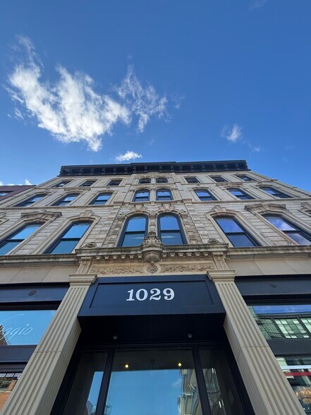 More Photos Of 1027-1031 W Madison St, Chicago Loft Creative Space For Lease