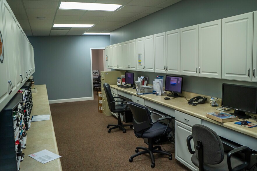More Photos Of 5078 sunset Blvd, Lexington Medical For Sale