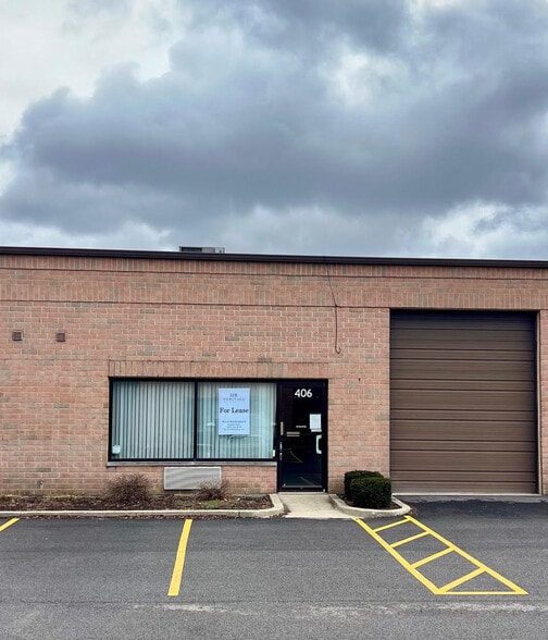 More Photos Of 820-840 W Lake St, Roselle Warehouse For Lease