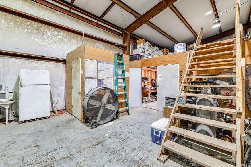 More Photos Of 2684 W US Highway 290, Fredericksburg Warehouse For Sale