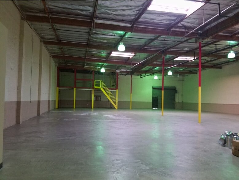 More Photos Of 417-421 E Commercial St, Anaheim Warehouse For Lease