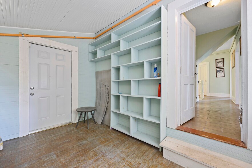 More Photos Of 125 N Main St, Hastings Restaurant For Lease