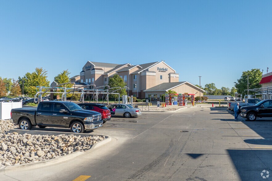 More Photos Of 2950 Fairfield Ln, Ottawa Carwash For Sale