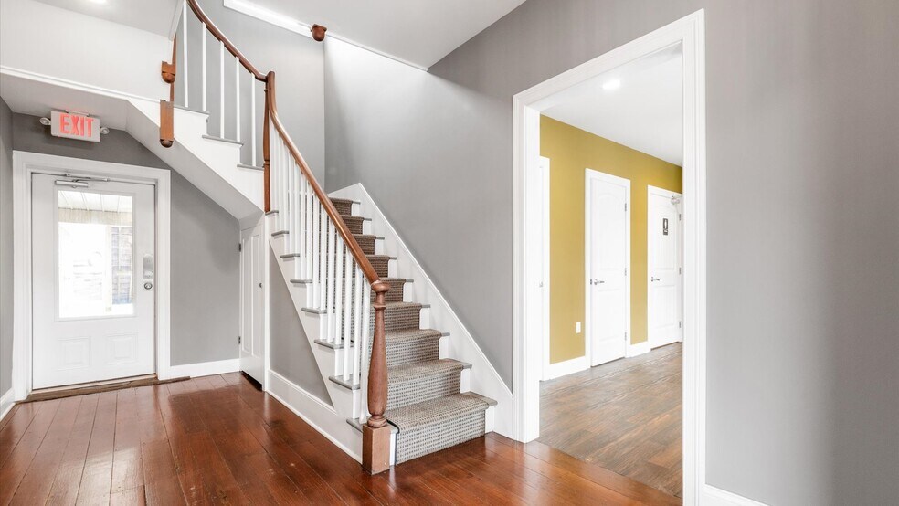 More Photos Of 120 W Main St, Somerset Flex For Sale