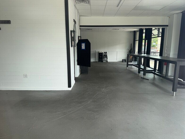 More Photos Of 1212 Gatewood Drive, Auburn General Retail For Lease
