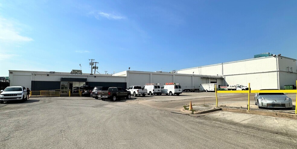 More Photos Of 812 E 9th St, Fort Worth Distribution For Lease