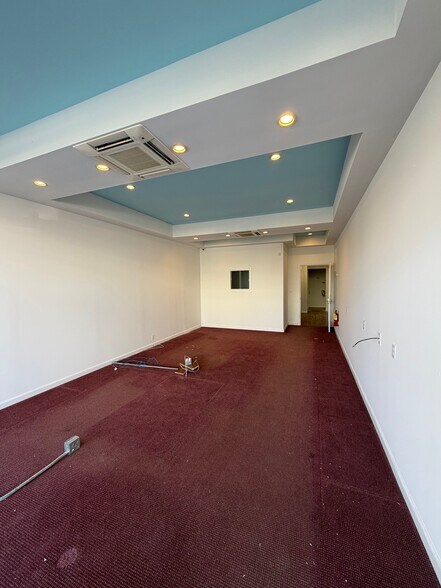 More Photos Of 10-12 W Carver St, Huntington Storefront Retail Office For Lease