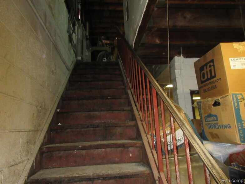 More Photos Of 19200 Kelly Rd, Detroit Restaurant For Sale