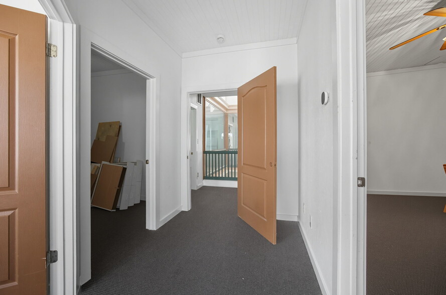 More Photos Of 101 East St, Hutto Storefront Retail Office For Lease