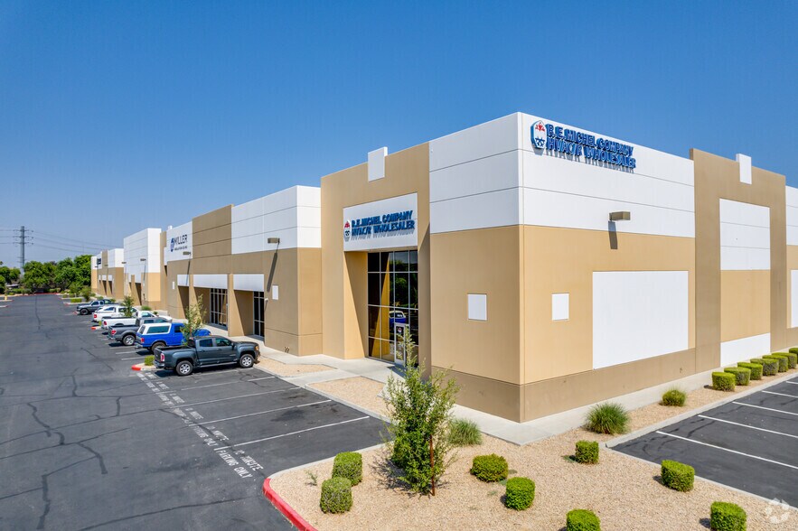 More Photos Of 8945 W Larkspur Dr, Peoria Warehouse For Lease