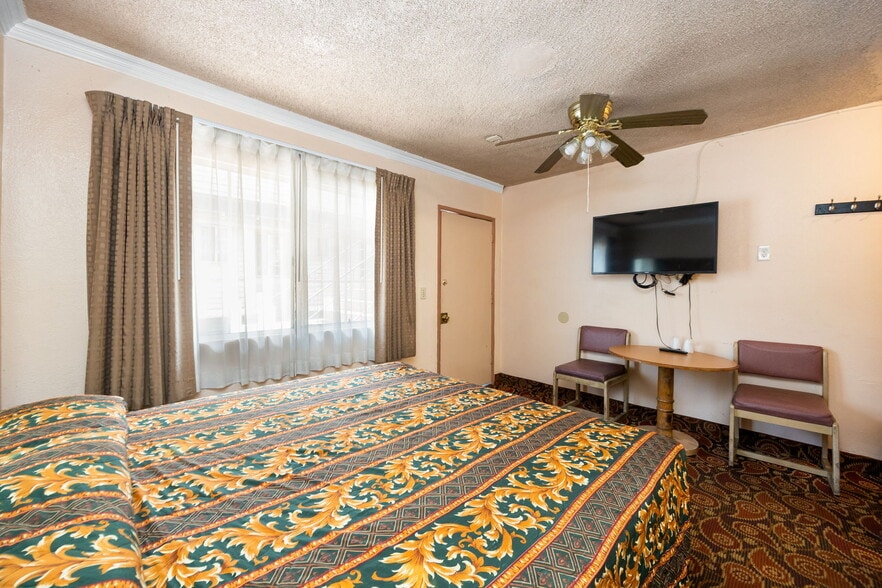 More Photos Of 451 E Vernon Ave, Los Angeles Hotel For Sale