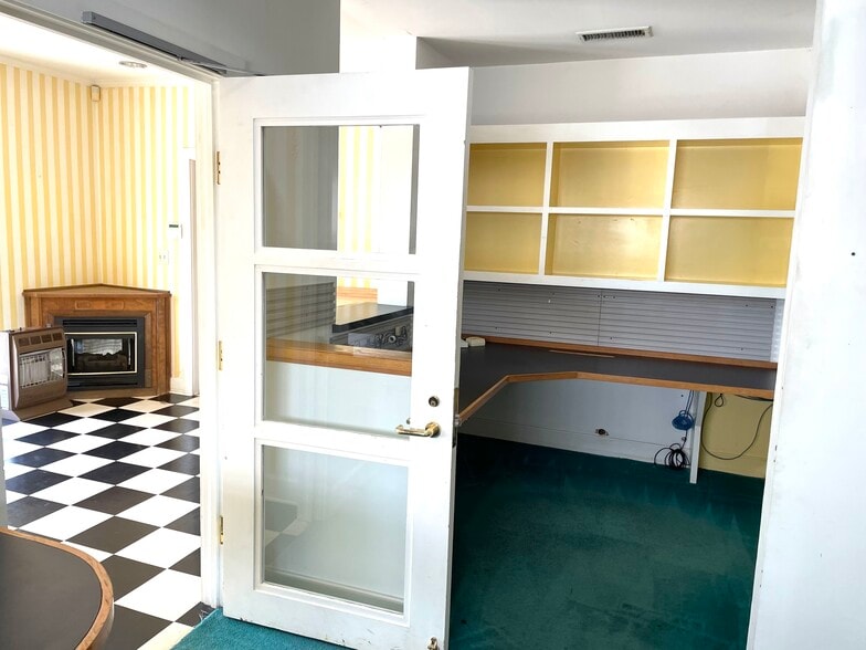 More Photos Of 120 Peters St, Lagrange Office For Sale