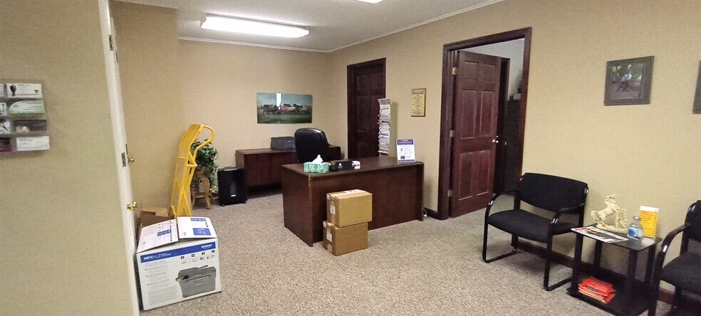 More Photos Of 1919 W Royale Dr, Muncie General Retail For Lease