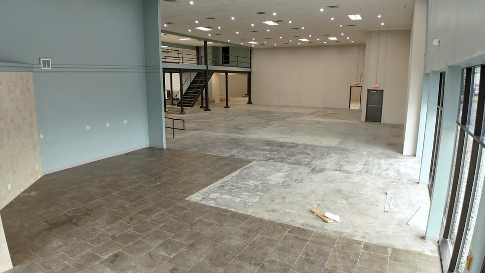 More Photos Of 38450 Tanger Dr, North Branch Service Station For Lease