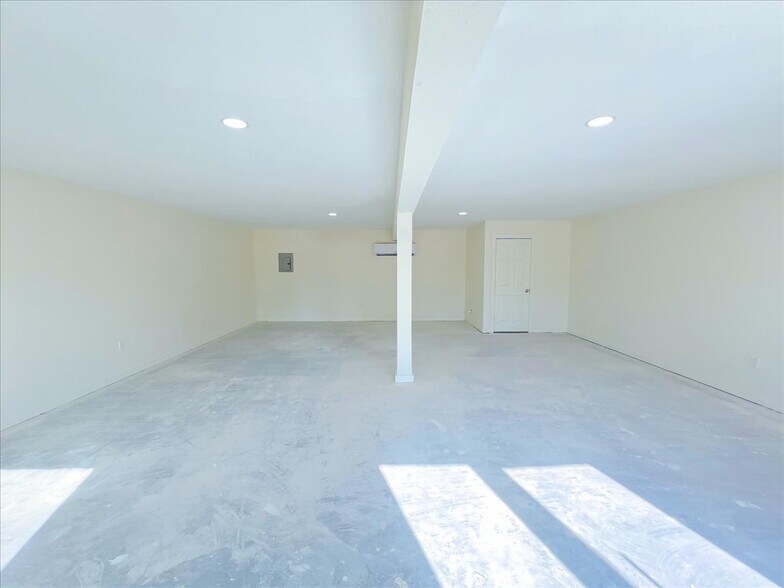 More Photos Of 7704 Irvington Blvd, Houston General Retail For Lease