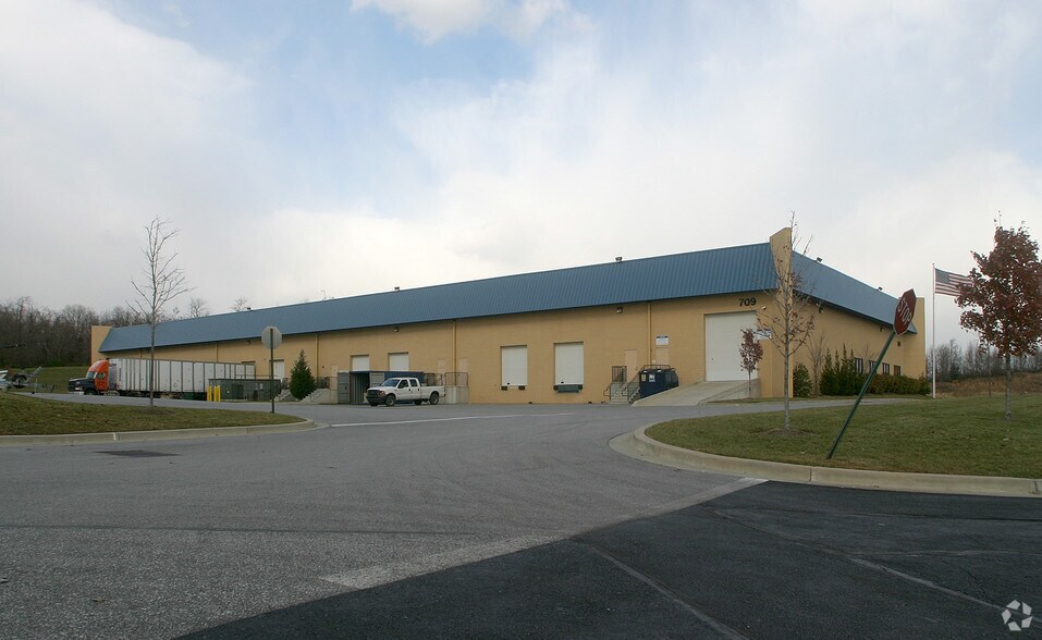 More Photos Of 713 E Ordnance Rd, Baltimore Unknown For Lease