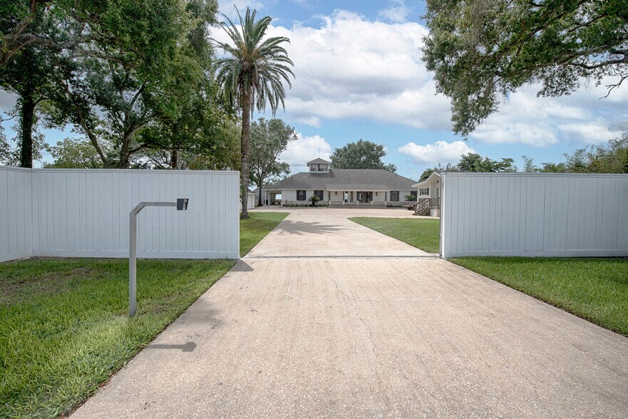 More Photos Of 3821 Nasa Pky, El Lago Lodge Meeting Hall For Sale