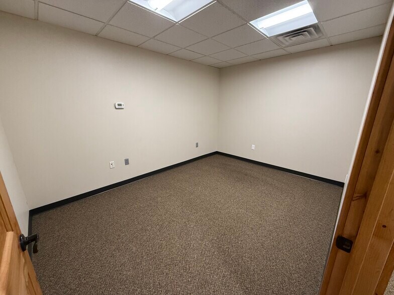 More Photos Of 6931 S Yosemite St, Englewood Office For Sale
