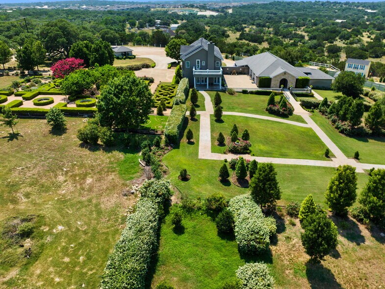 More Photos Of 1470 S Cranes Mill Rd, New Braunfels Lodge Meeting Hall For Sale