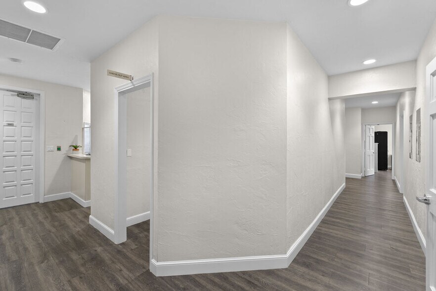 More Photos Of 2245 N University Dr, Pembroke Pines Medical For Lease