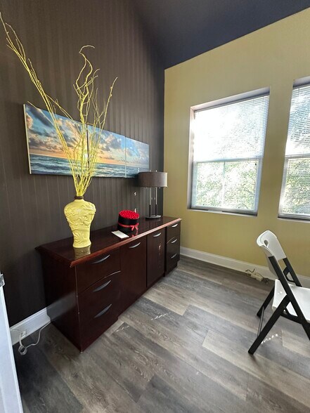 More Photos Of 21165 Whitfield Pl, Sterling Medical For Lease