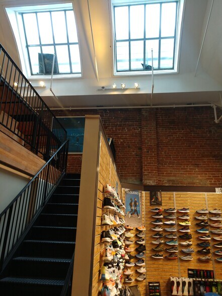 More Photos Of 127 Washington St, Hoboken Apartments For Lease