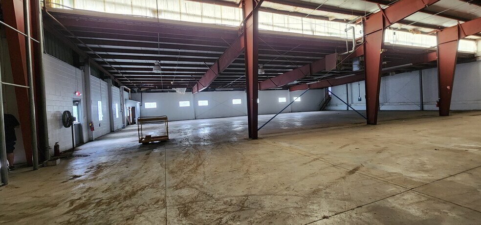 More Photos Of 1900 Liberty St, Mount Pleasant Manufacturing For Lease