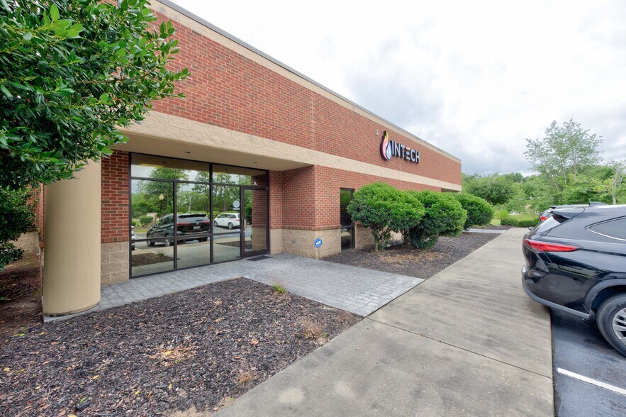 More Photos Of 475 Industrial Dr, Lexington Showroom For Sale