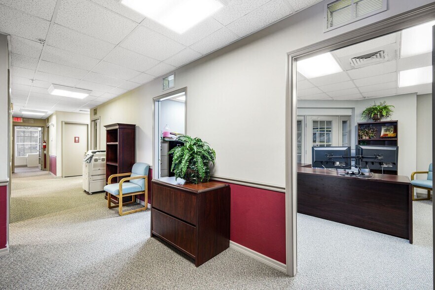 More Photos Of 1361 Royal Palm Square Blvd, Fort Myers Office For Sale