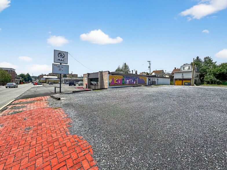 More Photos Of 2206 7th Ave, Altoona Restaurant For Sale