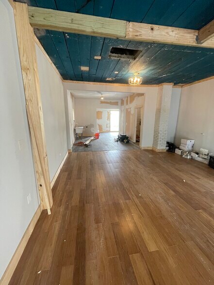 More Photos Of 304 S Lockwood Dr, Houston Storefront Retail Office For Lease