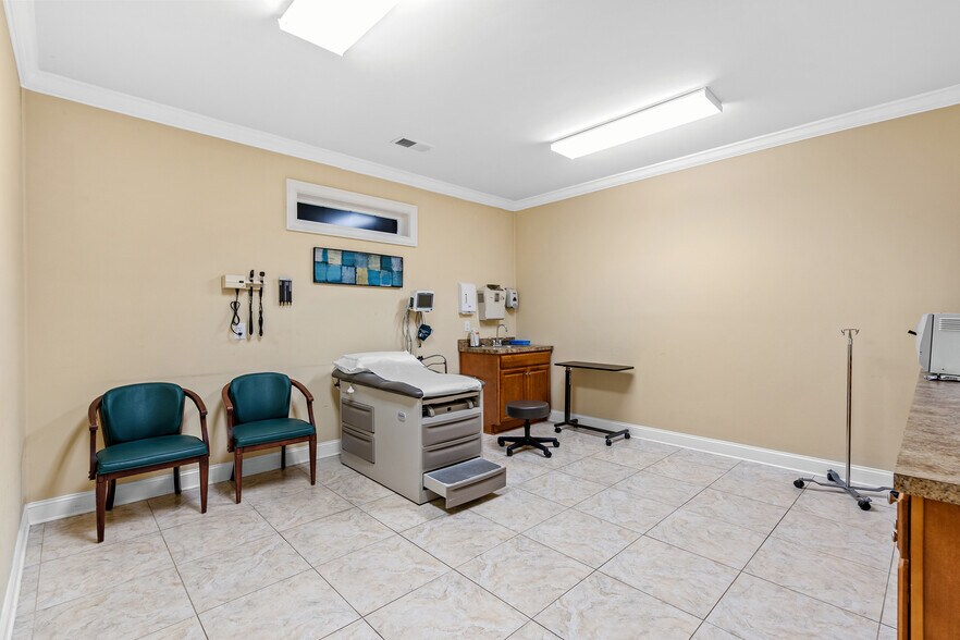More Photos Of 3583 US-17 BUS, Murrells Inlet Medical For Lease
