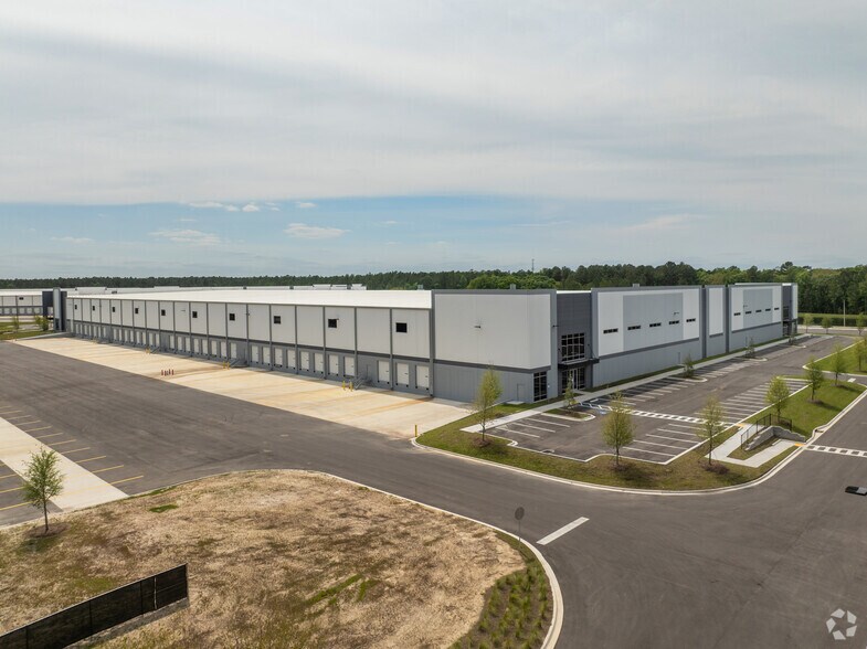 More Photos Of 7489 Commonwealth Ave, Jacksonville Distribution For Lease