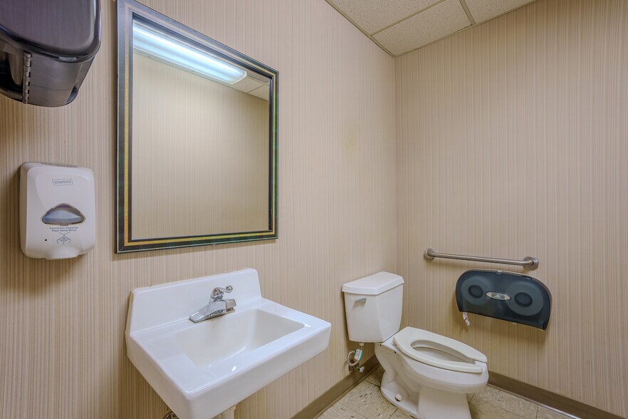 More Photos Of 208 Marengo St, Florence Healthcare For Lease