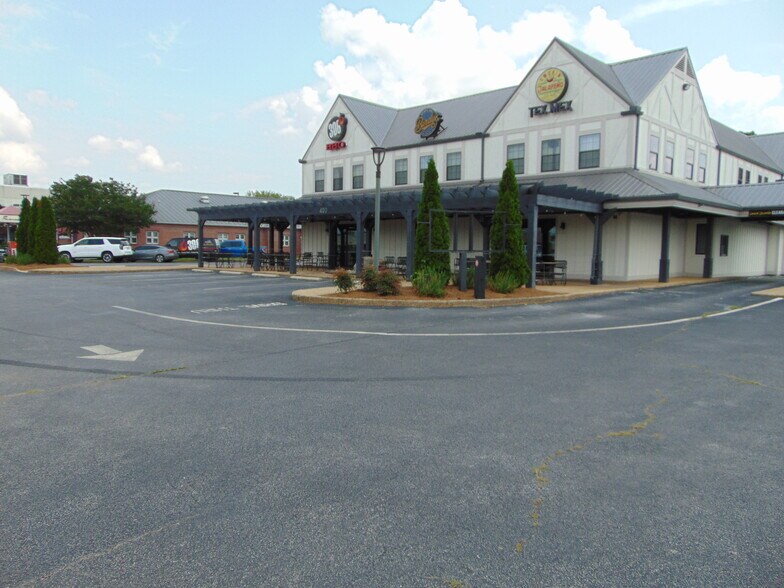 More Photos Of 400 Avalon Ave, Muscle Shoals Restaurant For Sale