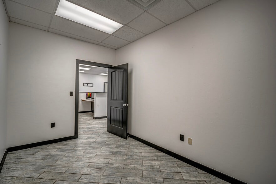 More Photos Of 1831 Industrial Blvd, Norman Service For Sale