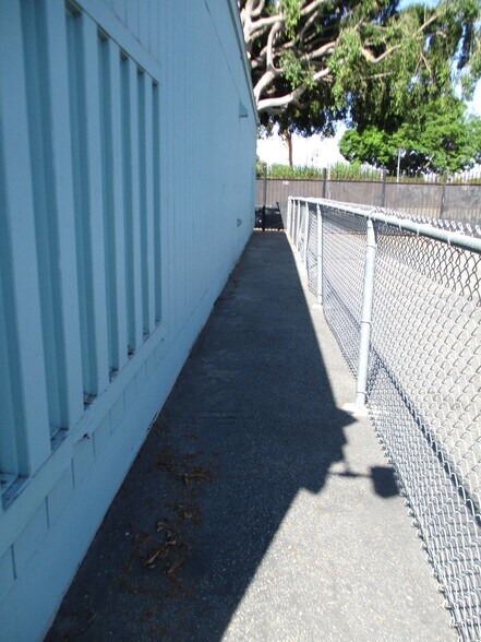 More Photos Of 9900-9904 S Central Ave, Los Angeles Schools For Lease