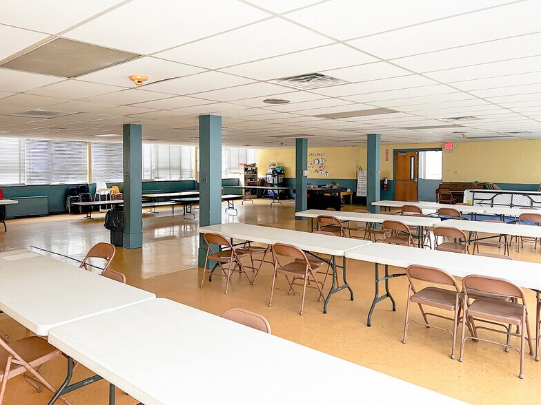 More Photos Of 2200 Lackland Rd, Overland Religious Facility For Sale