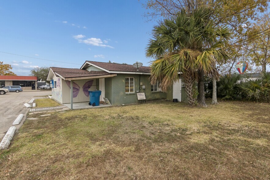 More Photos Of 510 College Ave, South Houston Office For Sale