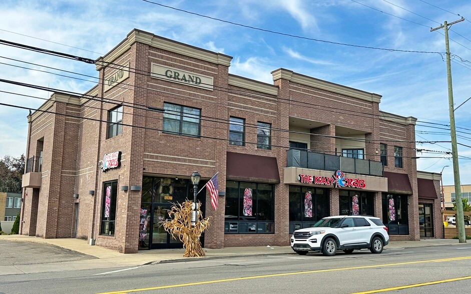 More Photos Of 32821 Grand River Ave, Farmington Hills Restaurant For Sale