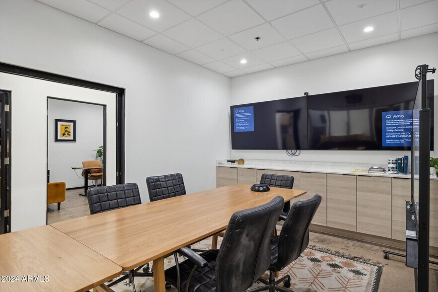 More Photos Of 14201 N Hayden Rd, Scottsdale Showroom For Sale