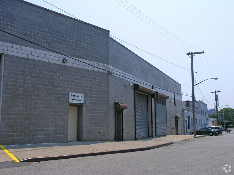 More Photos Of 3940 Merritt Ave, Bronx Warehouse For Lease