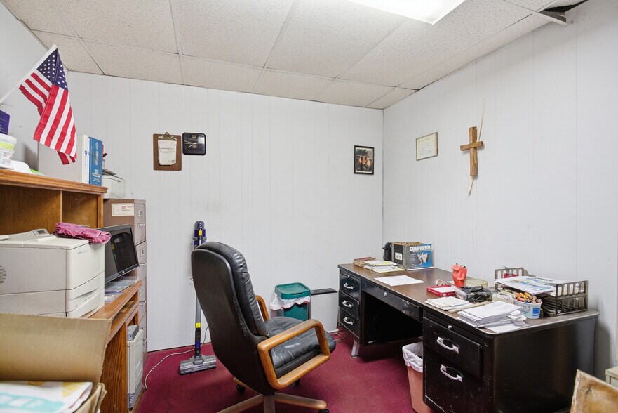 More Photos Of 1728 Old Central Rd, Central Industrial For Lease