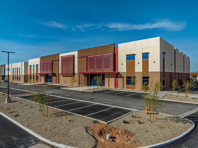 More Photos Of 3305 S Sossaman Rd, Mesa Distribution For Sale