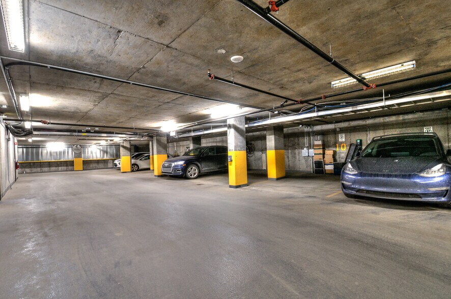 More Photos Of 1195 Rue Wellington, Montréal Office For Sale