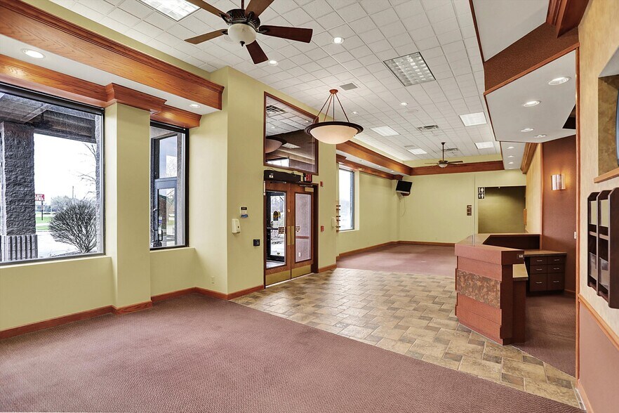 More Photos Of 711 W Gardner Dr, Marion Medical For Sale
