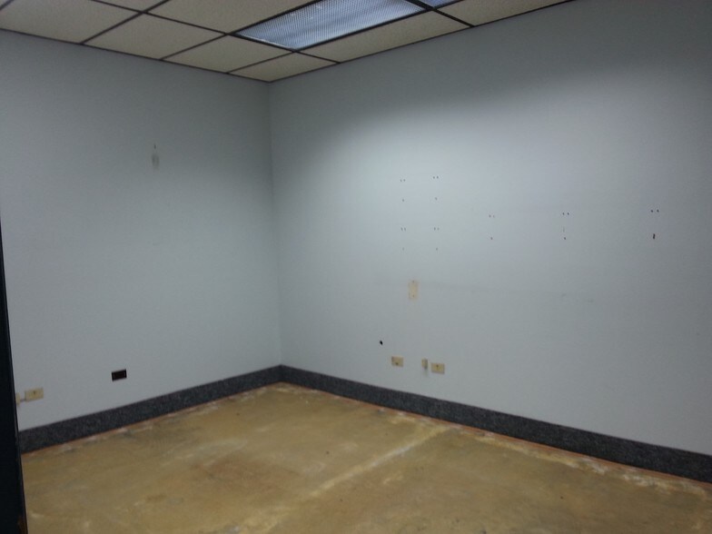 More Photos Of 5520 McDermott Dr, Berkeley Warehouse For Sale