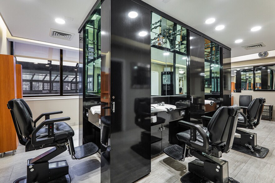 More Photos Of 405 N Wabash Ave, Chicago Office For Sale